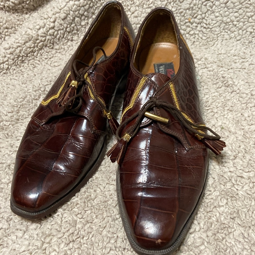 Men’s Vittorio Ponti Dress shoes Burgundy lace-ups w/tassels Gold accents 8 1/2